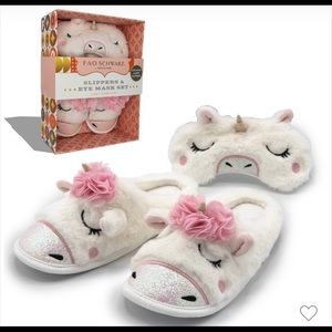 FAO Schwarz Unicorn Slippers & Eye Mask Set NWT